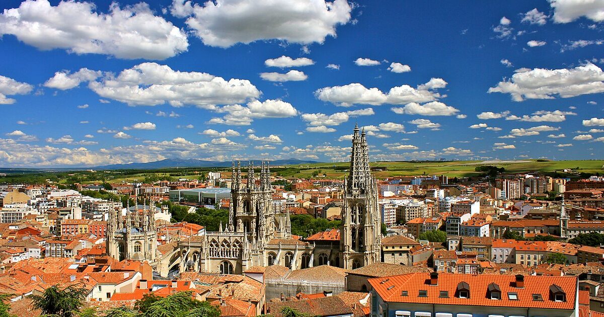 Burgos — photo réelle (Wikimedia Commons, Jardoz)