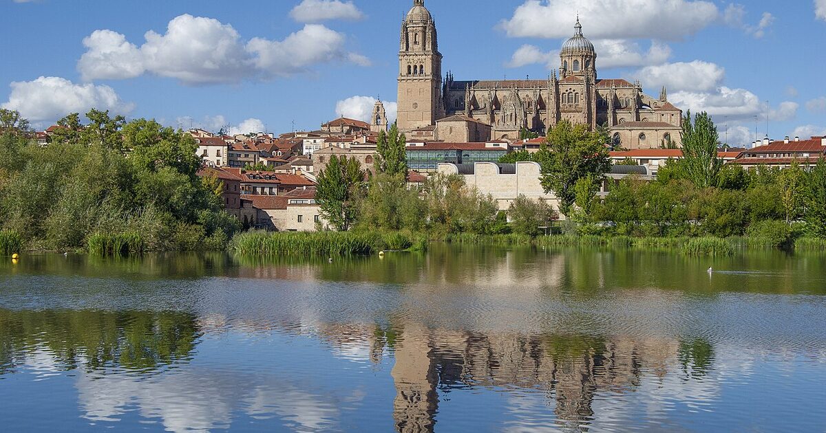 Salamanca — photo réelle (Wikimedia Commons, Santiagova)