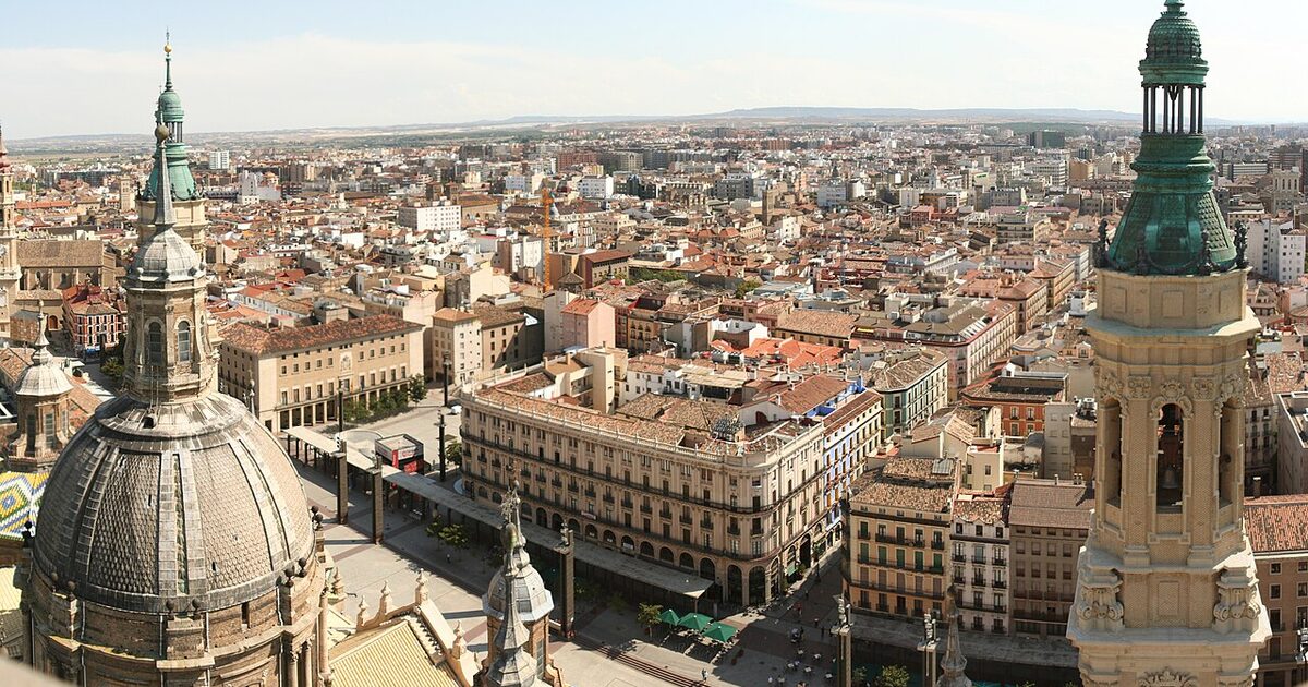 Zaragoza — photo réelle (Wikimedia Commons, caccamo)